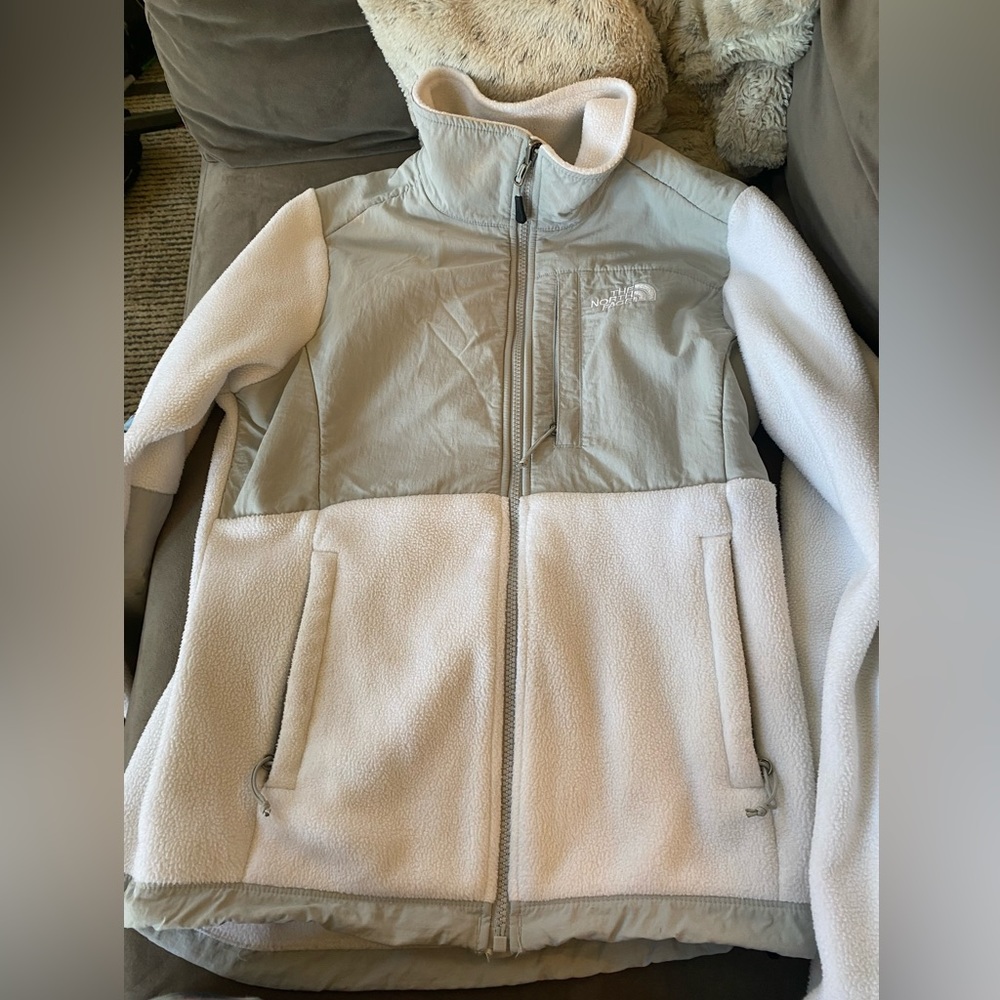 White fleece North Face small.